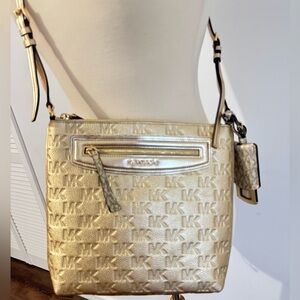 Michael Kors Jet Set Travel NS Top Zip Crossbody Bag w/ luggage tag- pale gold